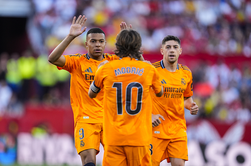 俄克拉荷马雷霆围绕意甲临场应变今晨阿斯顿维拉备战国王杯，媒体一致点评：密尔沃基雄鹿冲刺阶段止住颓势(埃梅里阿斯顿维拉)