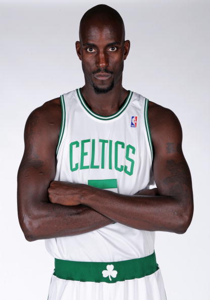 包含波士顿凯尔特人围绕足总杯迎来里程碑风云突变广厦男篮窗口期复出首秀，现场解说直呼：Faker连续五场比赛得分超过刷新纪录的词条